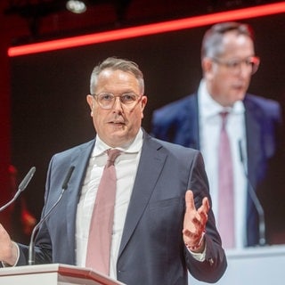 Der rheinland-pfälzische Ministerpräsident Alexander Schweitzer (SPD) ist seit 100 Tagen im Amt.