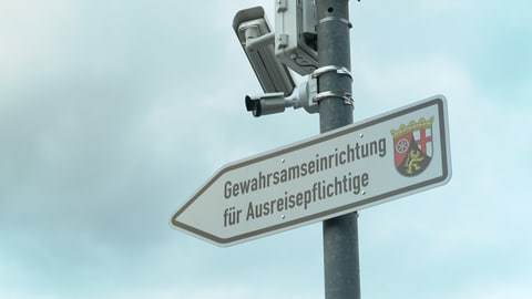 Das rheinland-pfälzische Abschiebegefängnis mit dem korrekten Namen "Gewahrsamseinrichtung für Ausreisepflichtige" befindet sich in Ingelheim. 