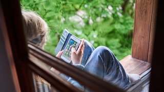 Immer mehr Kinder und Jugendliche leiden unter Cybermobbing. Die meisten Taten geschehen im Umfeld der Schule.