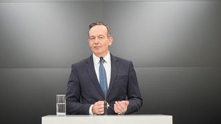 Volker Wissing will Bundesverkehrsminister bleiben und tritt aus der FDP aus.