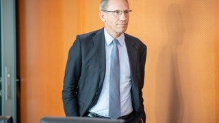 Der Mainzer Jörg Kukies, Wirtschaftsberater von Bundeskanzler Scholz (SPD), kommt zur Sitzung des Bundeskabinetts im Kanzleramt. Er wird Nachfolger des entlassenen Finanzministers Christian Lindner (FDP). 