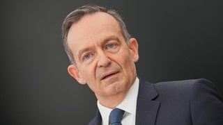 Bundesverkehrsminister Volker Wissing ist aus der FDP ausgetreten. Der bisherige rheinland-pfälzische FDP-Chef bleibt aber in der Bundesregierung.