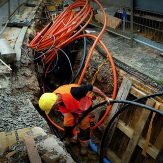 Report Mainz berichtet von systematischer Ausbeutung ausländischer Bauarbeiter beim Glasfaserausbau.