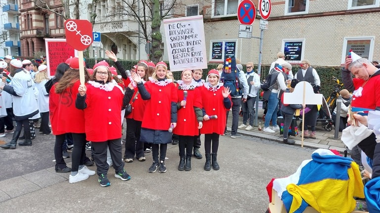 Die kleinen "Hofsänger" eifern ihren großen Vorbildern nach.