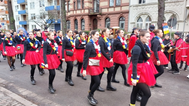 Auch diese Tänzerinnen dürfen nicht fehlen.