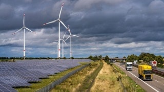 Die Landesregierung in RLP hat ein neues Klimaschutzgesetz vorgestellt, ein Schwerpunkt ist der Ausbau Erneuerbarer Energien wie Solar und Windkraft.