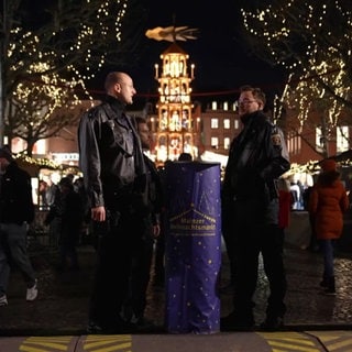 Polizei und Poller sollen auf dem Mainzer Weihnachtsmarkt für Sicherheit sorgen