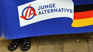 Die AfD will eine neue Jugendorganisation gründen und sich von der bisherigen Jungen Alternative (JA) trennen. 