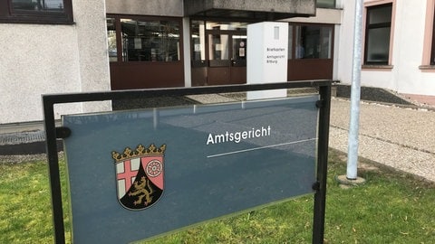 Das Amtsgericht Bitburg von außen.