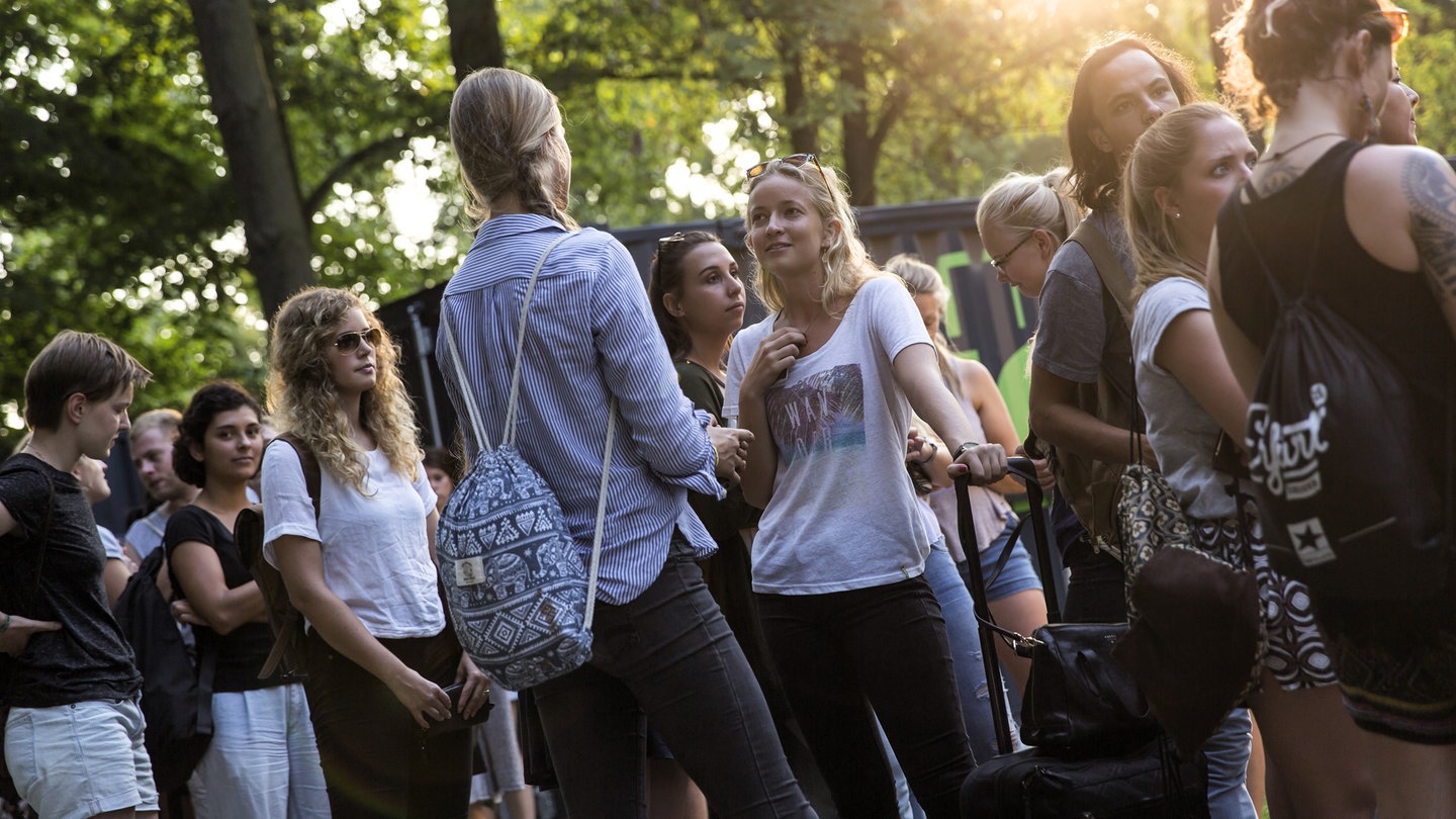 Jugendliche in einem Park