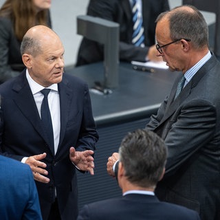 Friedrich Merz (r.) und Olaf Scholz. Laut RLP-Trend halten die Rheinland-Pälzer Merz für den besseren Kanzlerkandidaten.