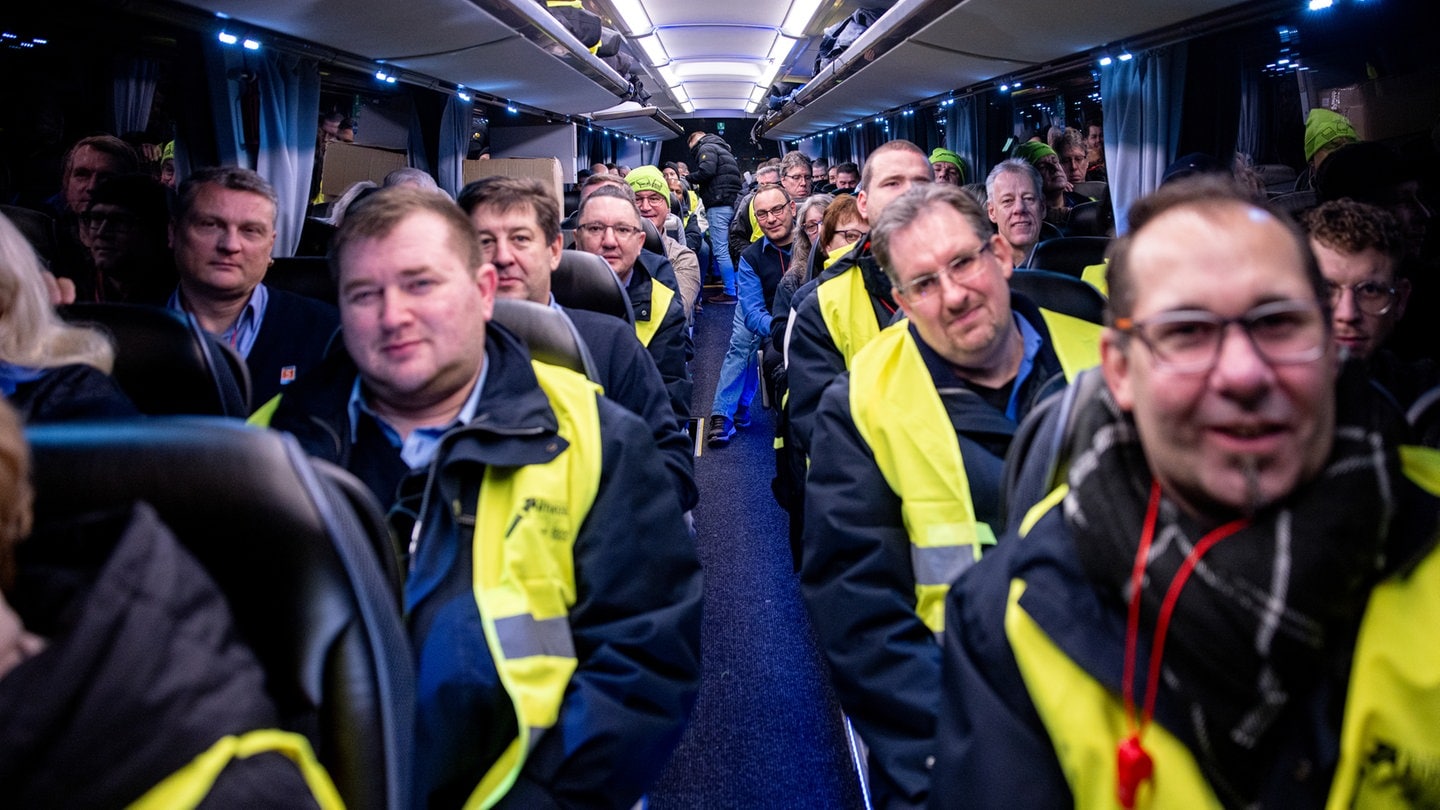 In privaten Busunternehmen in Rheinland-Pfalz könnte es ab Januar Streiks geben. Die Gewerkschaft ver.di teilte mit, es sei eine Frist für die Arbeitgeber abgelaufen.