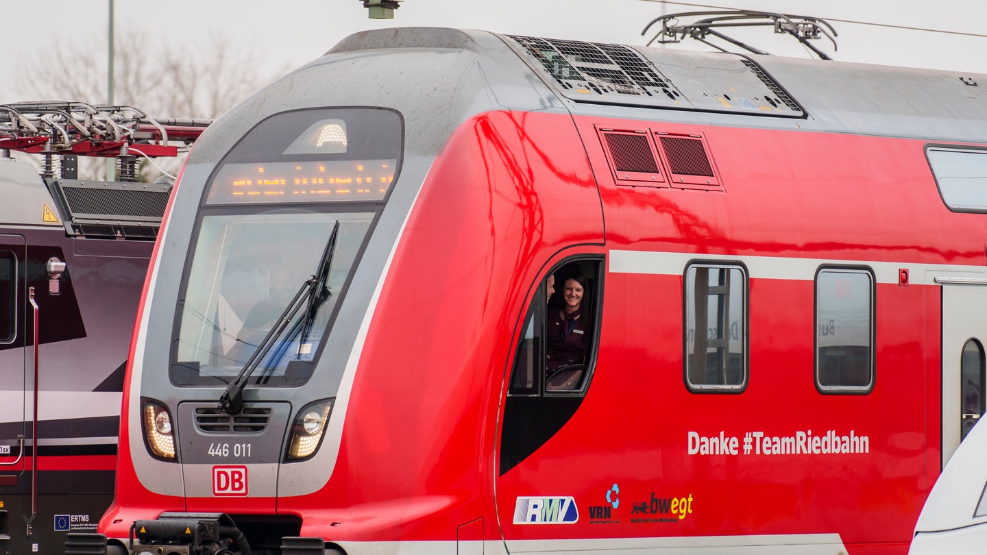 Regionalbahn auf der sanierten Riedbahnstrecke