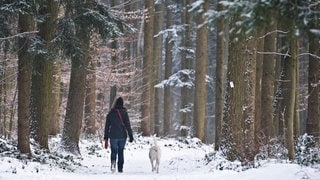 Kaum jemand möchte Weihnachten oder Silvester ganz alleine feiern. Falls es doch nicht anders geht, kann es trotzdem ein besonderer Tag werden.