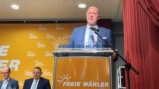 Rinnen spricht beim Parteitag der Freien Wähler in Rheinland-Pfalz 