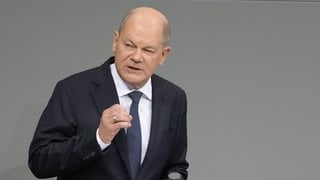 Bundeskanzler Olaf Scholz (SPD) erläutert die Vertrauensfrage im Bundestag. 