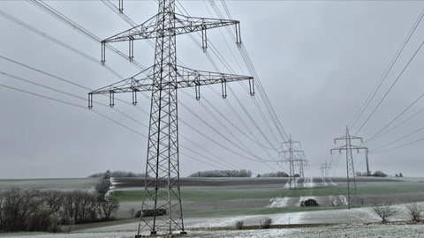 An Neujahr ist im Westerwald in etwa 30.000 Haushalten für rund acht Stunden der Strom ausgefallen.