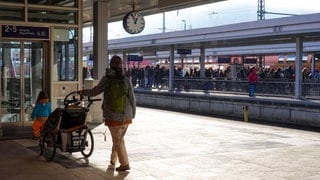 Das Deutschlandticket für 58 Euro lohnt sich für Familien mit Kindern über 6 Jahren nicht.