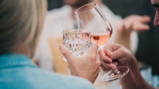 Der Trend "Dry January" wird in Deutschland beliebter - Winzer aus RLP bieten passend dazu alkoholfreie Weine und Sekt an.