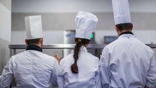 Der Restaurantführer "Gault Millau" hat gleich mehrere Spitzenplätze nach Rheinland-Pfalz vergeben: Koch und Sommelière des Jahres kommen aus RLP.