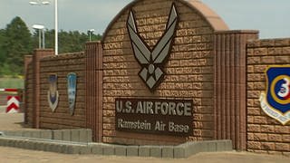 Eingang Air Base Ramstein. Die US-Luftwaffe betreibt den Flughafen in Ramstein seit 70 Jahren. (Archivbild)