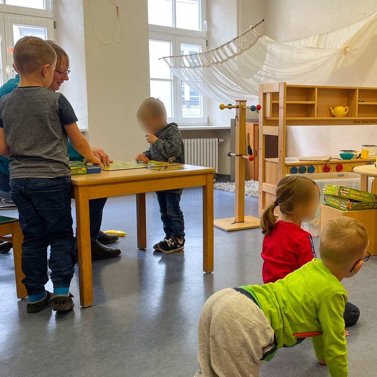 Kinder spielen in der Kita im Kuseler Stadtteil Holler.