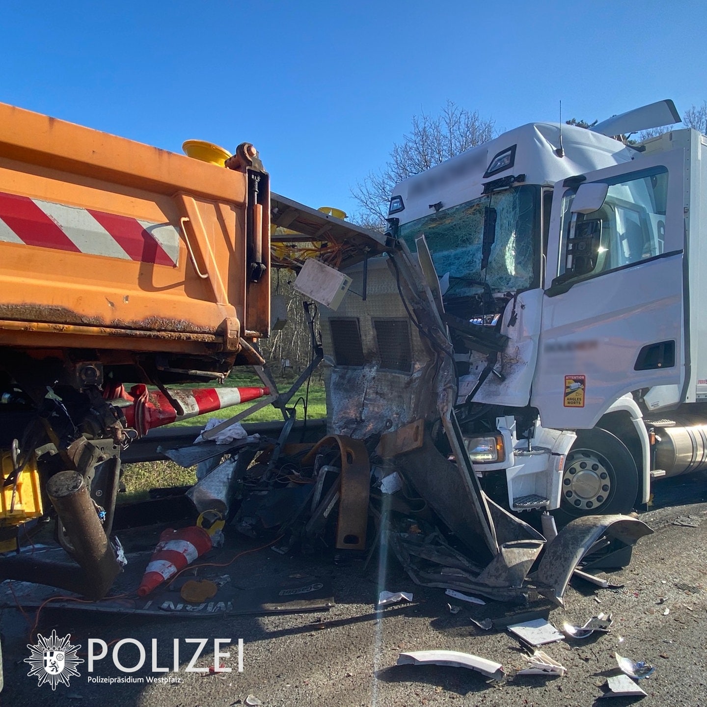 Langer Stau Nach Unfall Mit Lkw Auf A6 Bei Kaiserslautern - SWR Aktuell