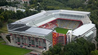 Luftaufnahme des Fritz-Walter-Stadions in Kaiserslautern.