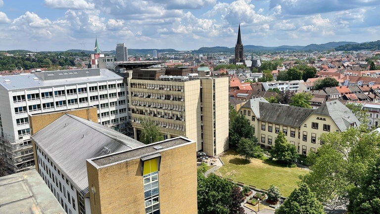 Wie Das Westpfalz-Klinikum Nach Pflegekräften Sucht - SWR Aktuell