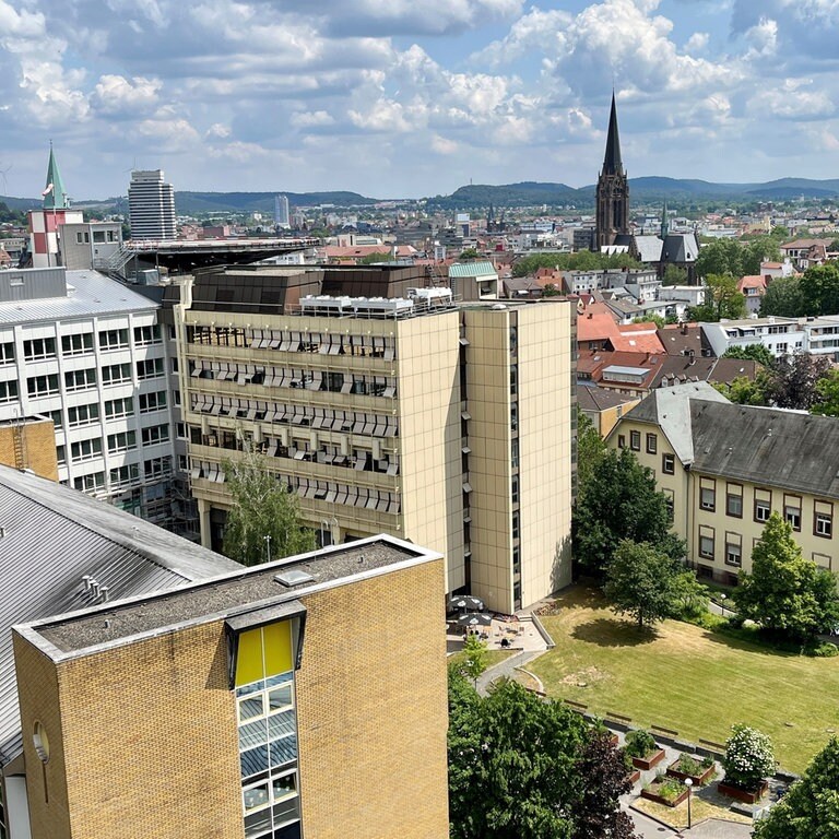 Westpfalz-Klinikum Benötigt Bis 2026 Weitere 38 Millionen Euro - SWR ...