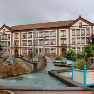 Das Rathaus auf dem Exerzierplatz in Pirmasens.