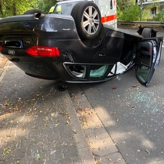 Drei Menschen haben sich bei einem Unfall auf der Donnersbergstraße in Kaiserslautern leicht verletzt. Der Unfall fiel in den Abreiseverkehr des FCK Spiels gegen Magdeburg.