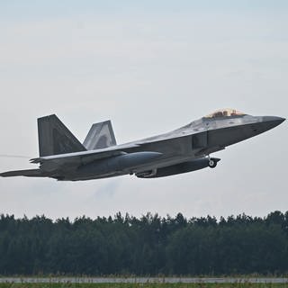 Ein Militärflugzeug hat Kerosin über Rheinland-Pfalz abgelassen. Ist es dabei auch über den Pfälzerwald geflogen?