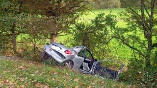 Bei Dietrichen in der Südwestpfalz ist ein Autofahrer bei einem Unfall lebensgefährlich verletzt worden.