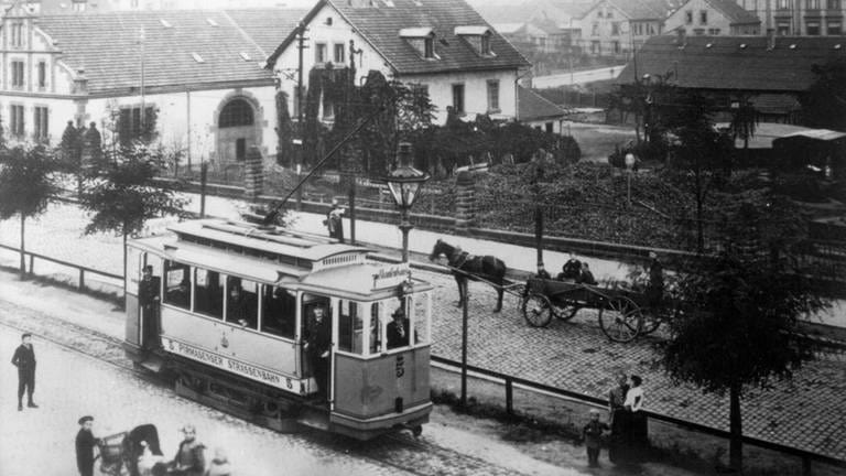 Eine Straßenbahn aus alten Zeiten in Pirmasens. Heute gibt es ion der Stadt keine Straßenbahn mehr.