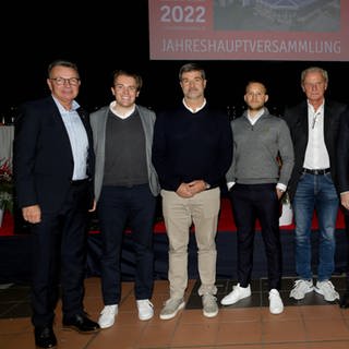 Der FCK-Aufsichtsrat, v.l.n.r: Rainer Keßler, Patrick Buchmann (Nachrücker), Michael Schultheiss (Nachrücker), Thorsten Lill (Nachrücker), Hans-Peter Briegel, Valentin Helou, Daniel Stich und Johannes B. Remy.