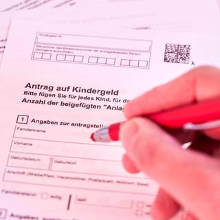 Streit um Kindergeld: Das Finanzgericht Rheinland-Pfalz rügt die Agentur für Arbeit Kaiserslautern, weil sie auf eine Anfrage nicht reagiert hat.