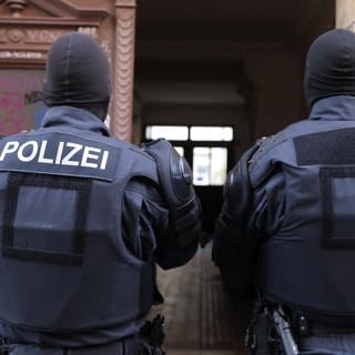 Die Polizei hat bei einem Ehepaar in der Verbandsgemeinde Landstuhl Waffen gefunden.