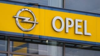 Die Vorbereitungen für die Batteriezellenfabrik auf dem Opel Gelände in Kaiserslautern haben begonnen. Künftig sollen hier bis zu 2.000 Menschen arbeiten. 