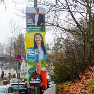 Wahlplakate für die Oberbürgermeisterwahl in Kaiserslautern.