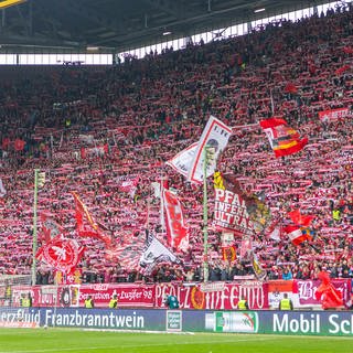 Die Westkurve im Fritz-Walter-Stadion