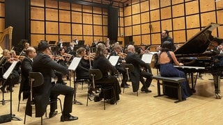 Das Orchester des Pfalztheaters Kaiserslautern im Konzertsaal des SWR.