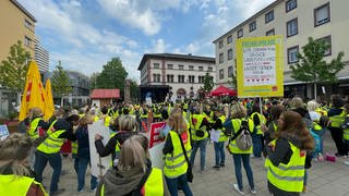 Kita-Streik: Kundgebung auf dem Schillerplatz in Kaiserslautern