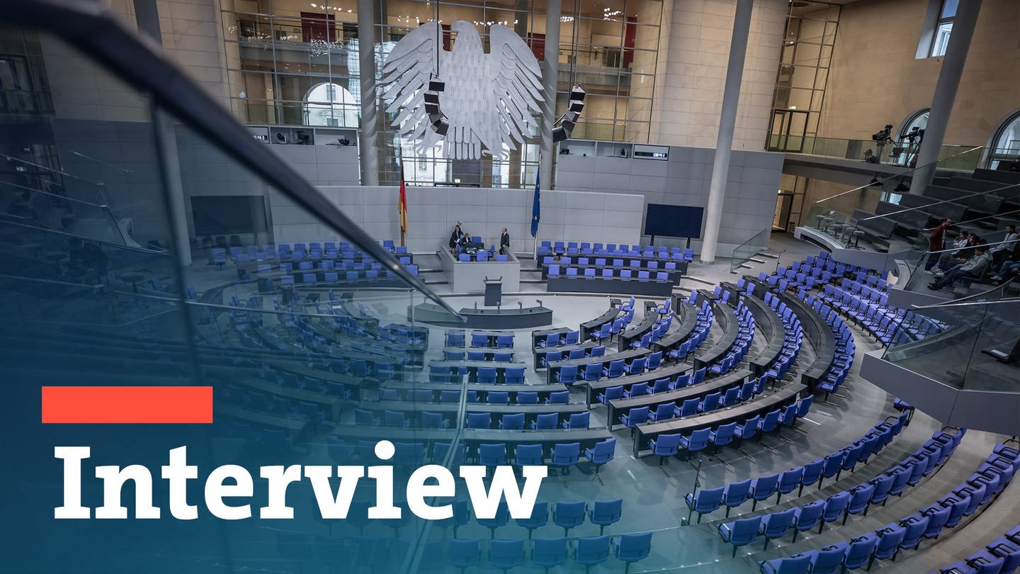 Stühle im Bundestag in Berlin