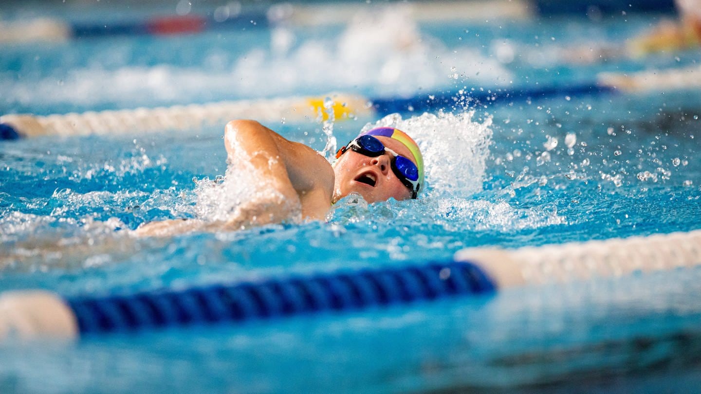 In den Hallenbädern in der Westpfalz ist das Schwimmen fast überall wieder bei normalen Wassertemperaturen möglich.