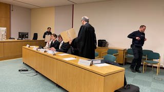 Das Landgericht in Zweibrücken hat zwei ehemalige Männer wegen Vergewaltigung bzw. schweren sexuellen Übergriffen verurteilt. 
