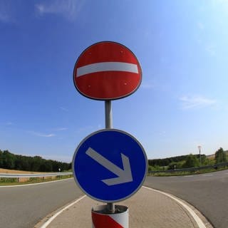 Symbolbild: Ein Verkehrszeichen mit der Bezeichnung Verbot der Einfahrt.