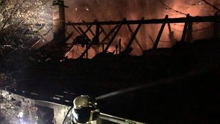 Die Feuerwehr in Pirmasens sprach von schwierigen Löscharbeiten bei dem Brand eines Hauses im Strecktalpark.