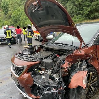 Bei einem Unfall bei Schweisweiler im Donnersbergkreis ist ein hoher Schaden an zwei Autos entstanden