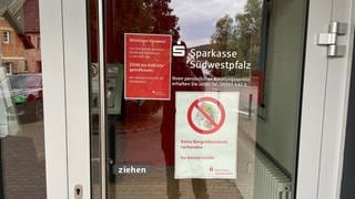 Hinweisschild an einem Geldautomaten in der Südwestpfalz "Keine Bargeldbestände vorhanden"